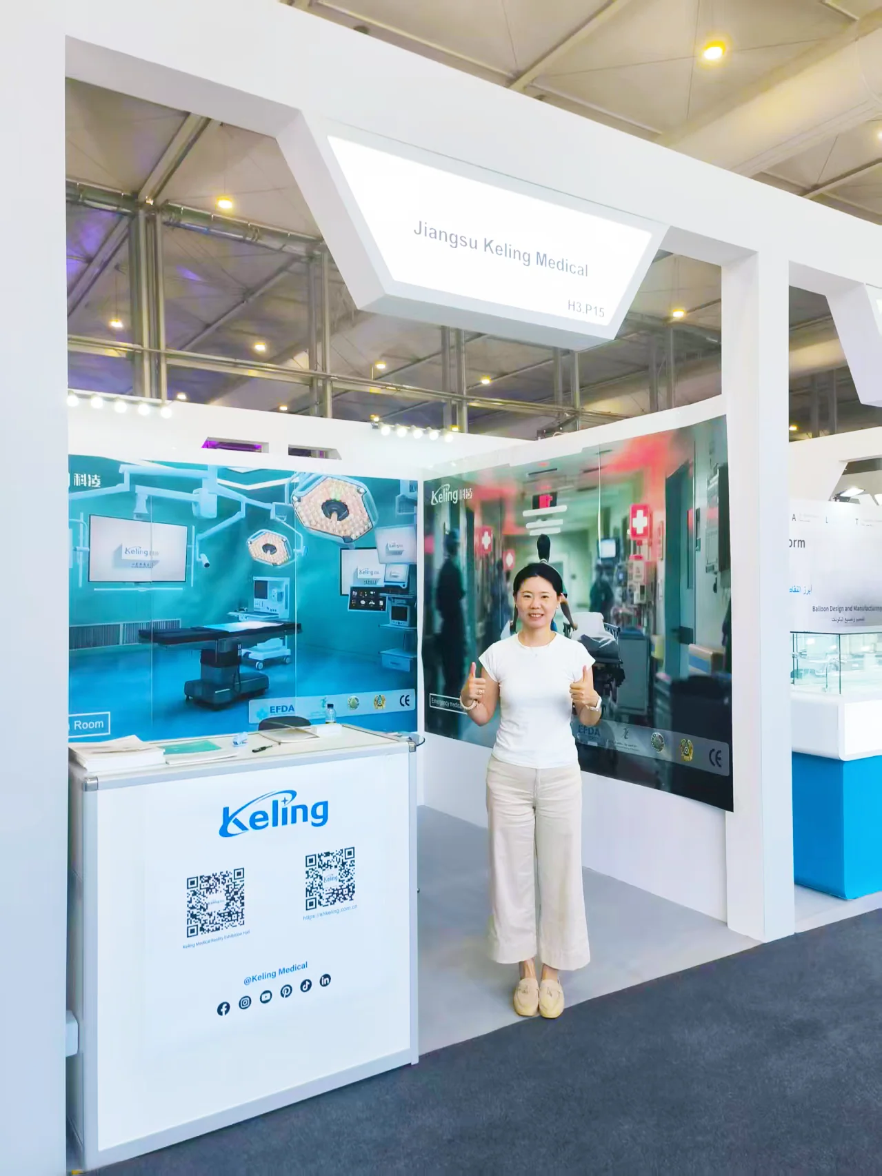 Keling Medical booth at a medical exhibition in Saudi Arabia