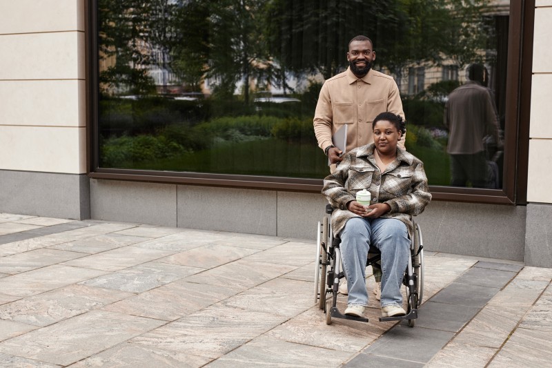 Salokāmi elektriskie ratiņkrēsli